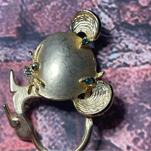 Unusual Large Headed Mouse Brooch Gold Toned Vintage Green Rhinestones Mice - Picture 5 of 6